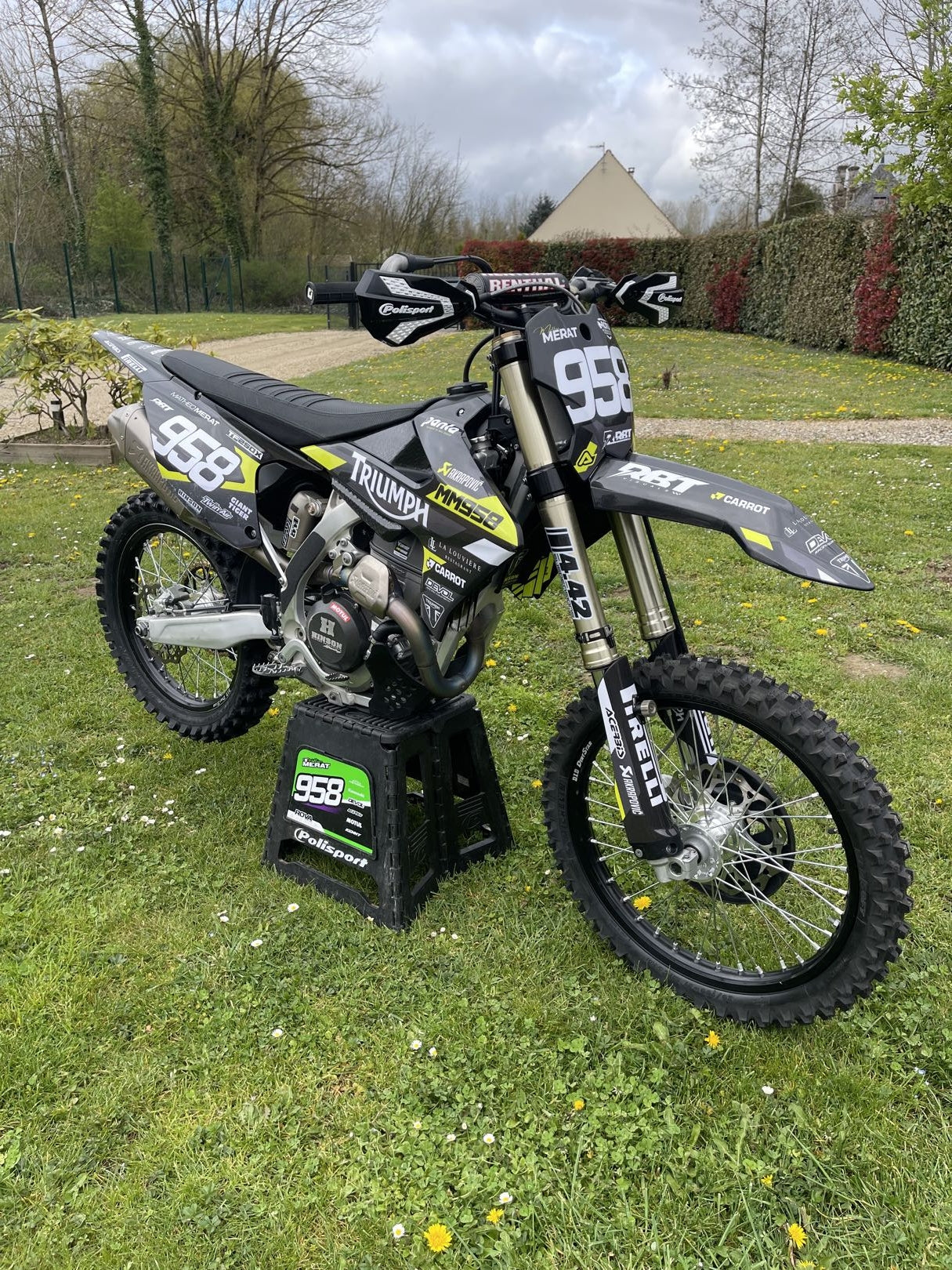 Exemple de kit déco moto personnalisé, vue de profil